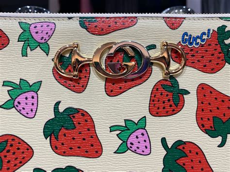 buy aaa gucci strawberry